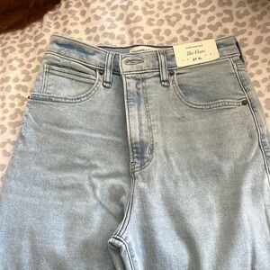 NWT/NBW Abercrombie & Fitch Ultra High Rise “The Flare”